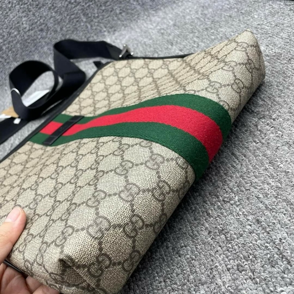 100% Authentic Gucci Web GG Supreme Messenger Crossbody Bag - Picture 9 of 15